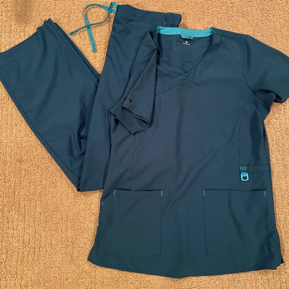 Carhartt Women’s cross flex scrubs